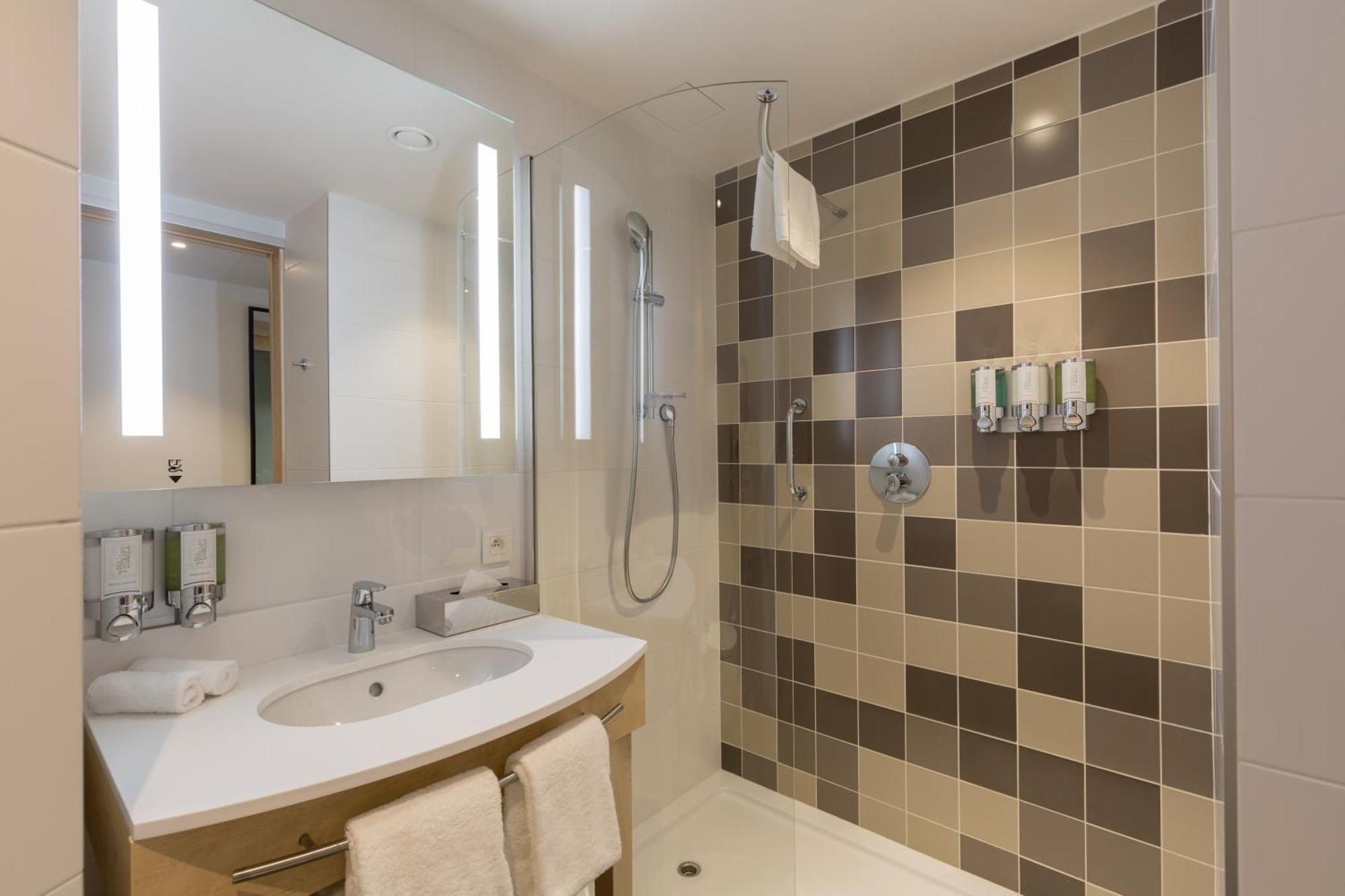 Hampton By Hilton Antwerp Central Station Bagian luar foto
